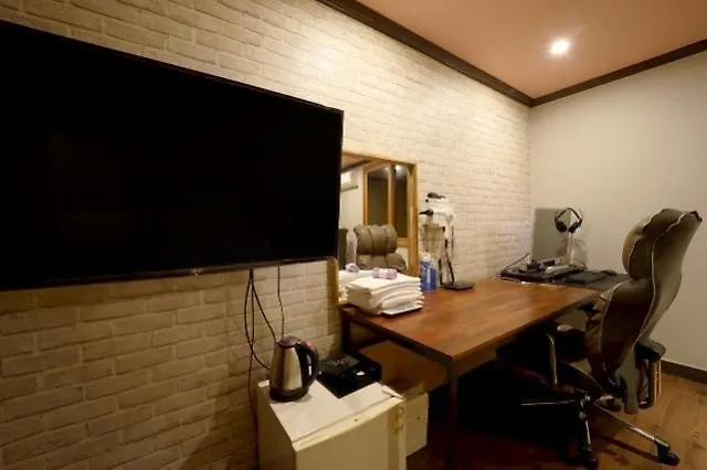 Sasang J Motel *