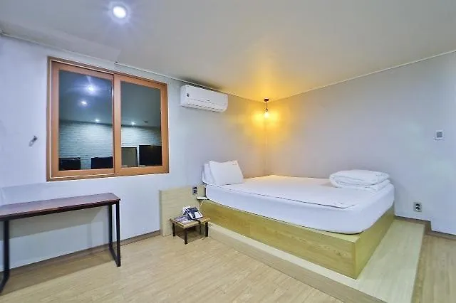 Sasang J Motel *